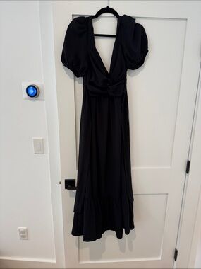 Astr Black Puff-Sleeve V-Neck Maxi Dress
